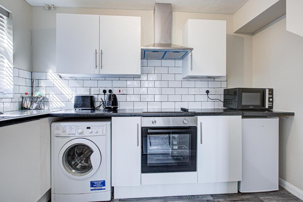 Windsor Burnham Ascot Haven Sleeps 4 Villa Slough Exterior foto
