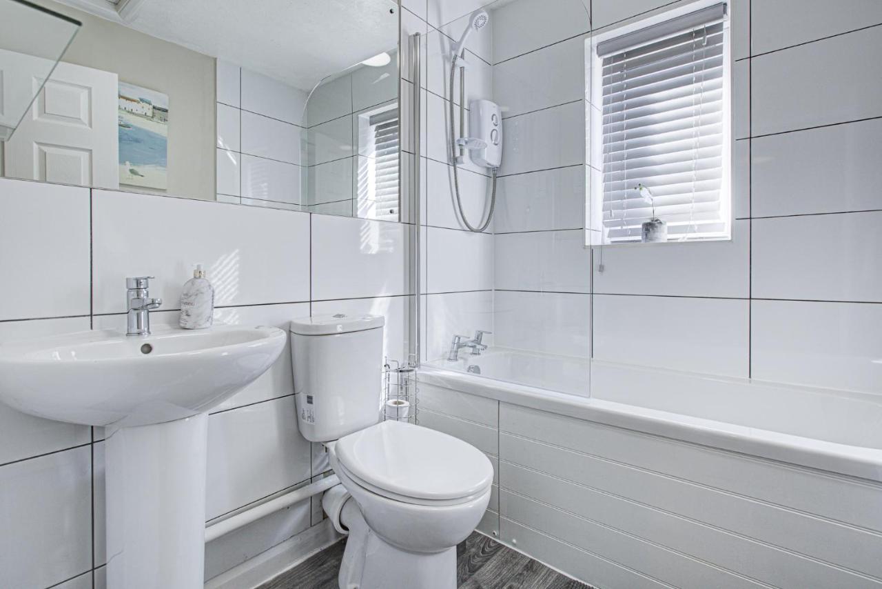Windsor Burnham Ascot Haven Sleeps 4 Villa Slough Exterior foto