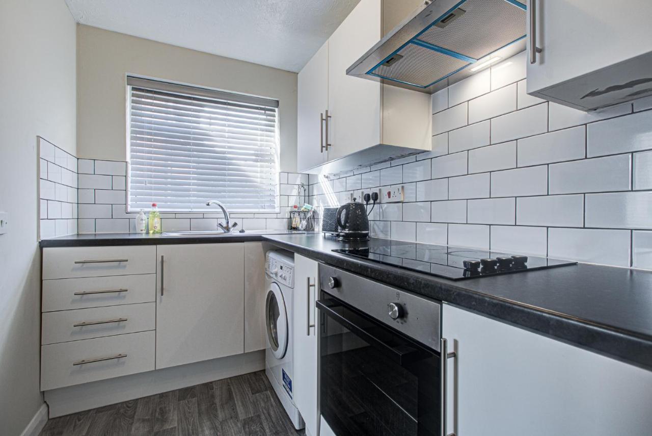 Windsor Burnham Ascot Haven Sleeps 4 Villa Slough Exterior foto