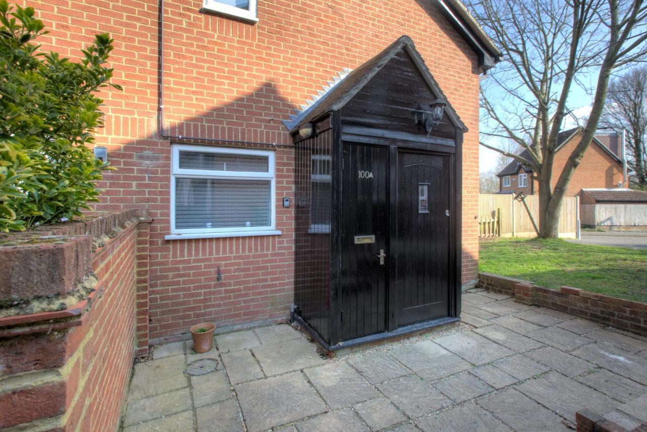 Windsor Burnham Ascot Haven Sleeps 4 Villa Slough Exterior foto