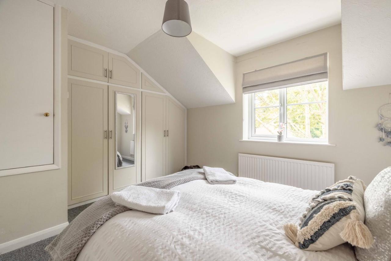Windsor Burnham Ascot Haven Sleeps 4 Villa Slough Exterior foto