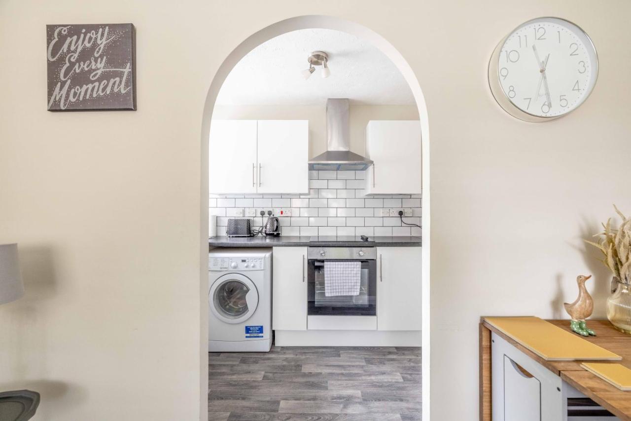 Windsor Burnham Ascot Haven Sleeps 4 Villa Slough Exterior foto