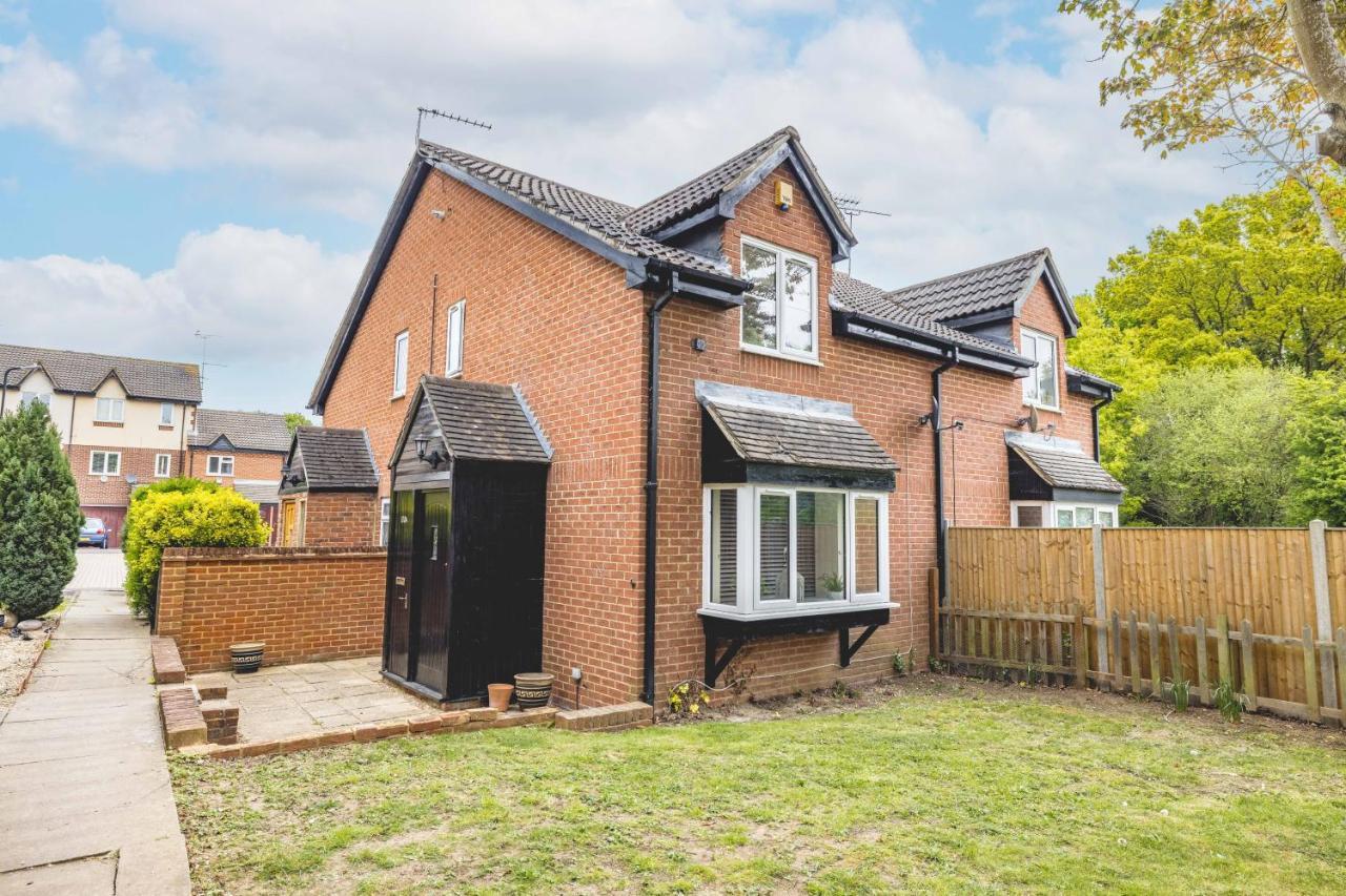 Windsor Burnham Ascot Haven Sleeps 4 Villa Slough Exterior foto